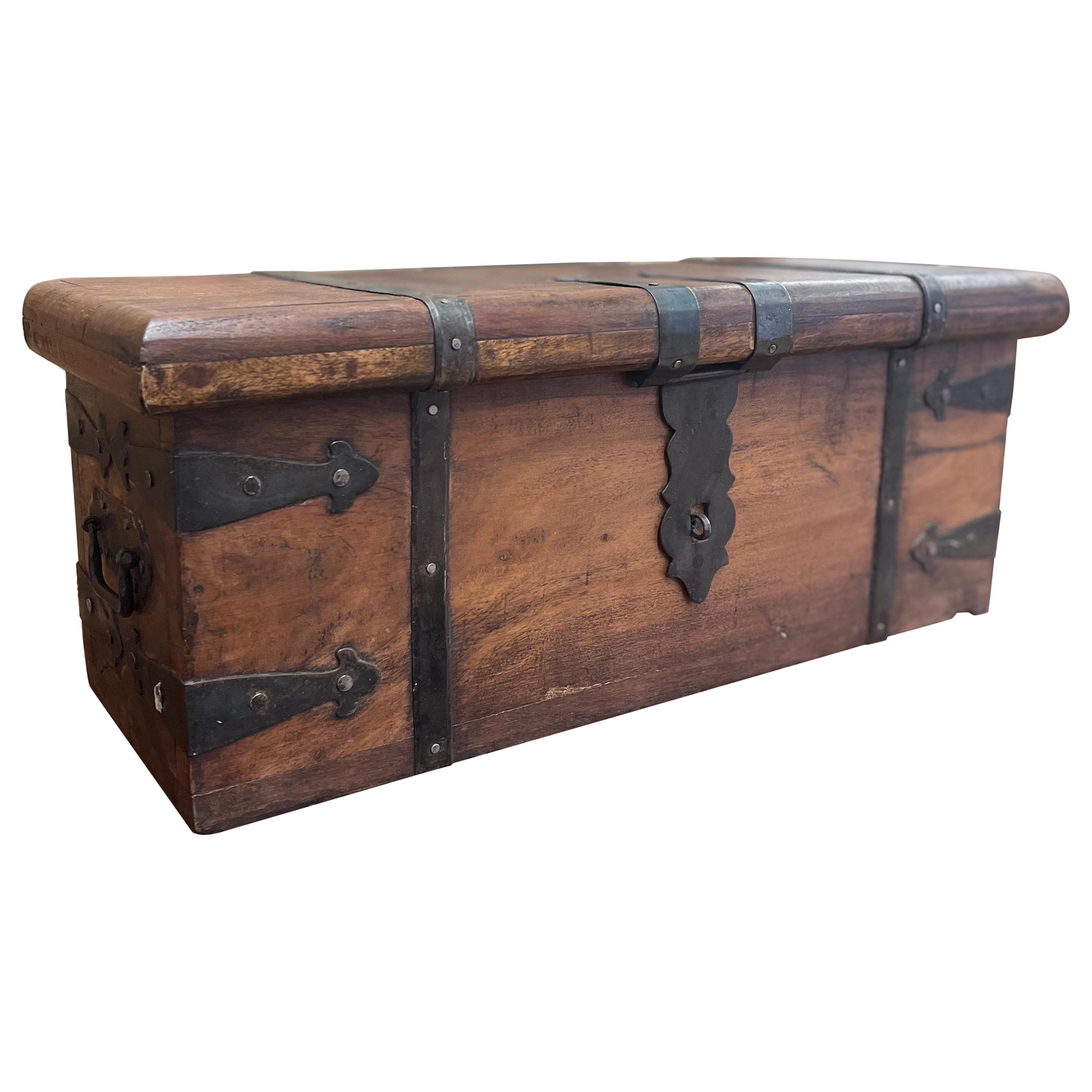 Vintage Rustic Wooden Decorative Storage Trunk. For Sale