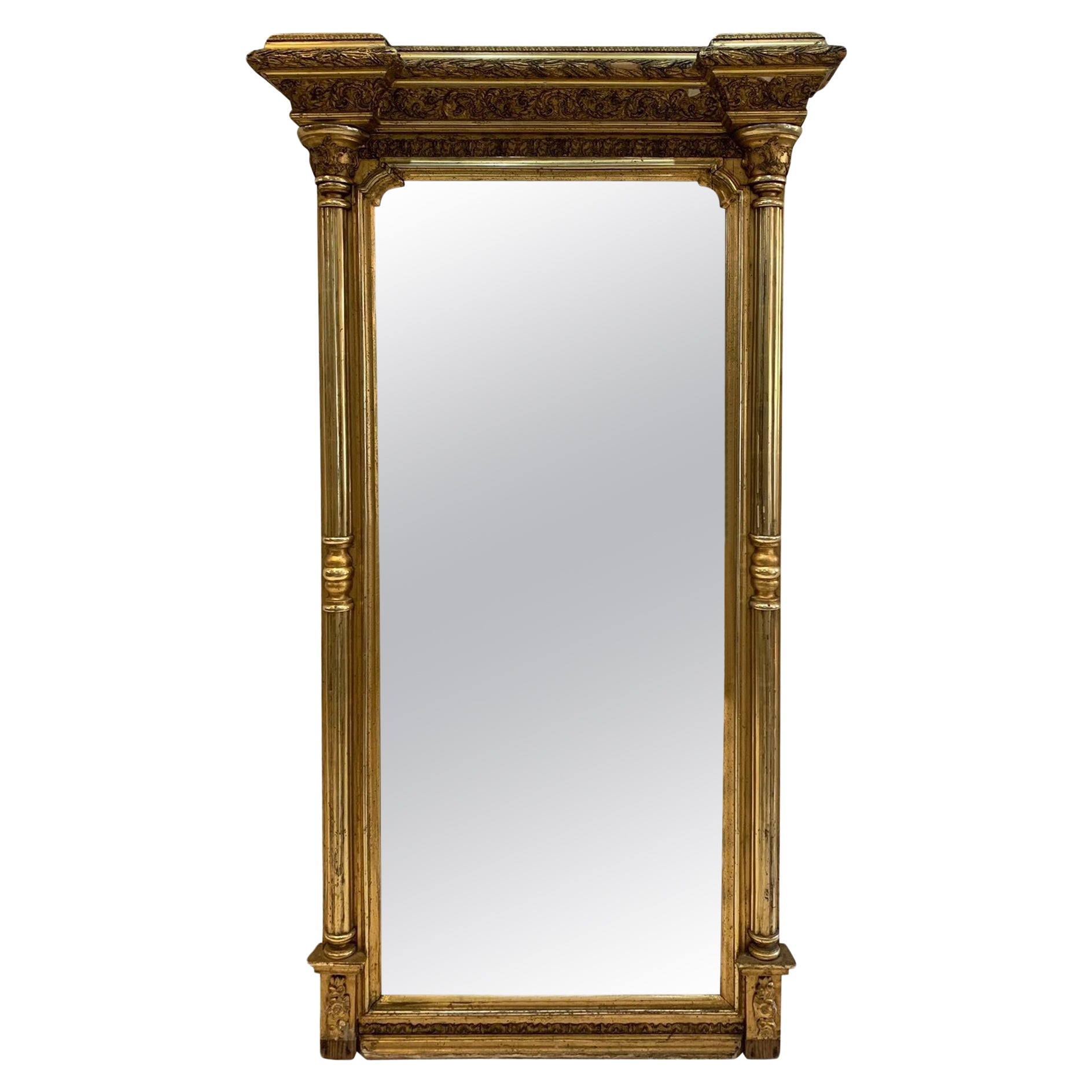Miroir en verre doré néoclassique classique de maison de campagne du début du 19e siècle  en vente
