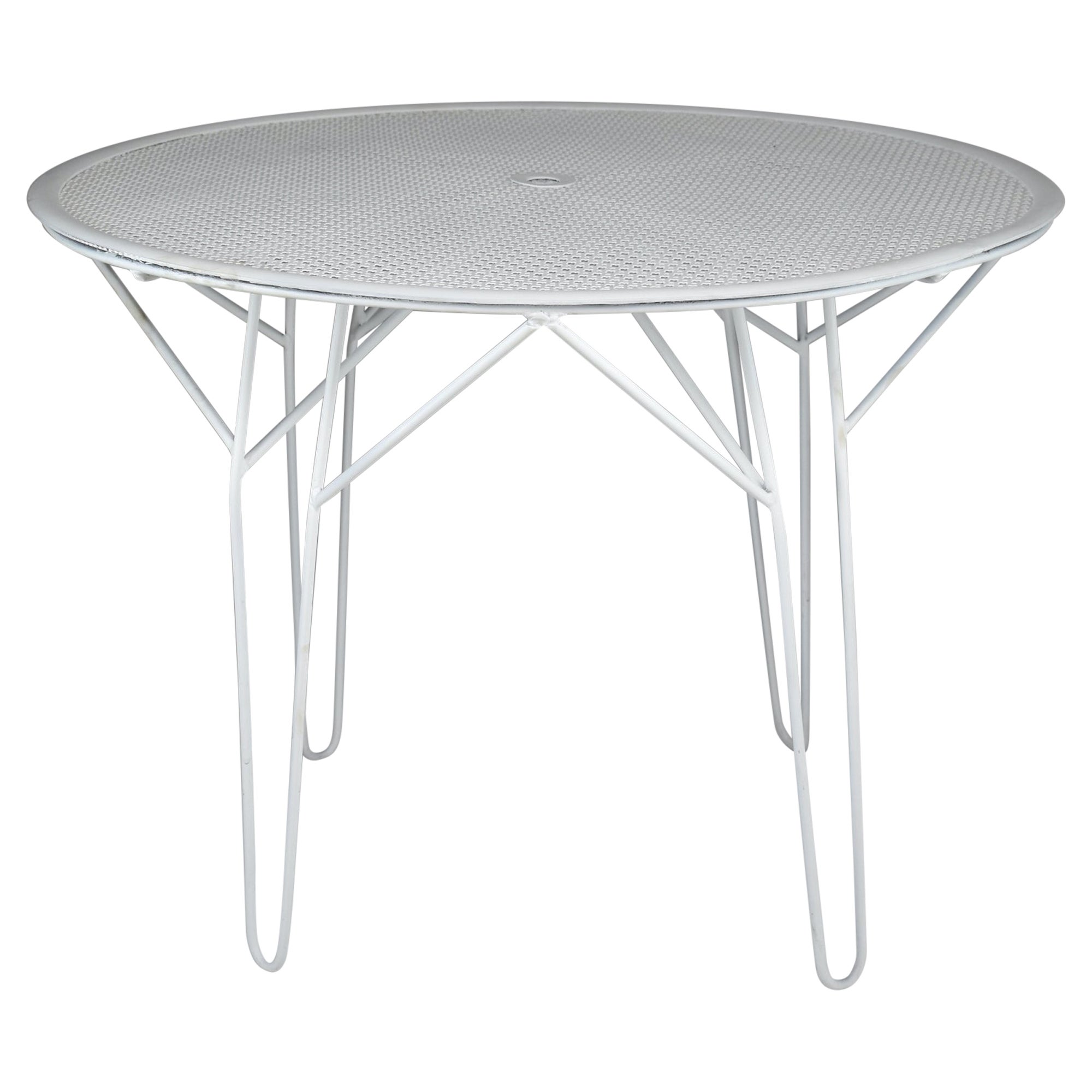 Table de jardin française du milieu du siècle Mathieu Mategot des années 1950 en vente