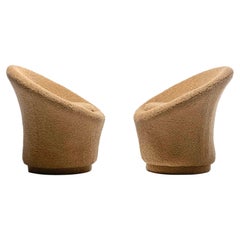 Paire de chaises pivotantes The Moderns Moderns Mushroom en Latte Bouclé