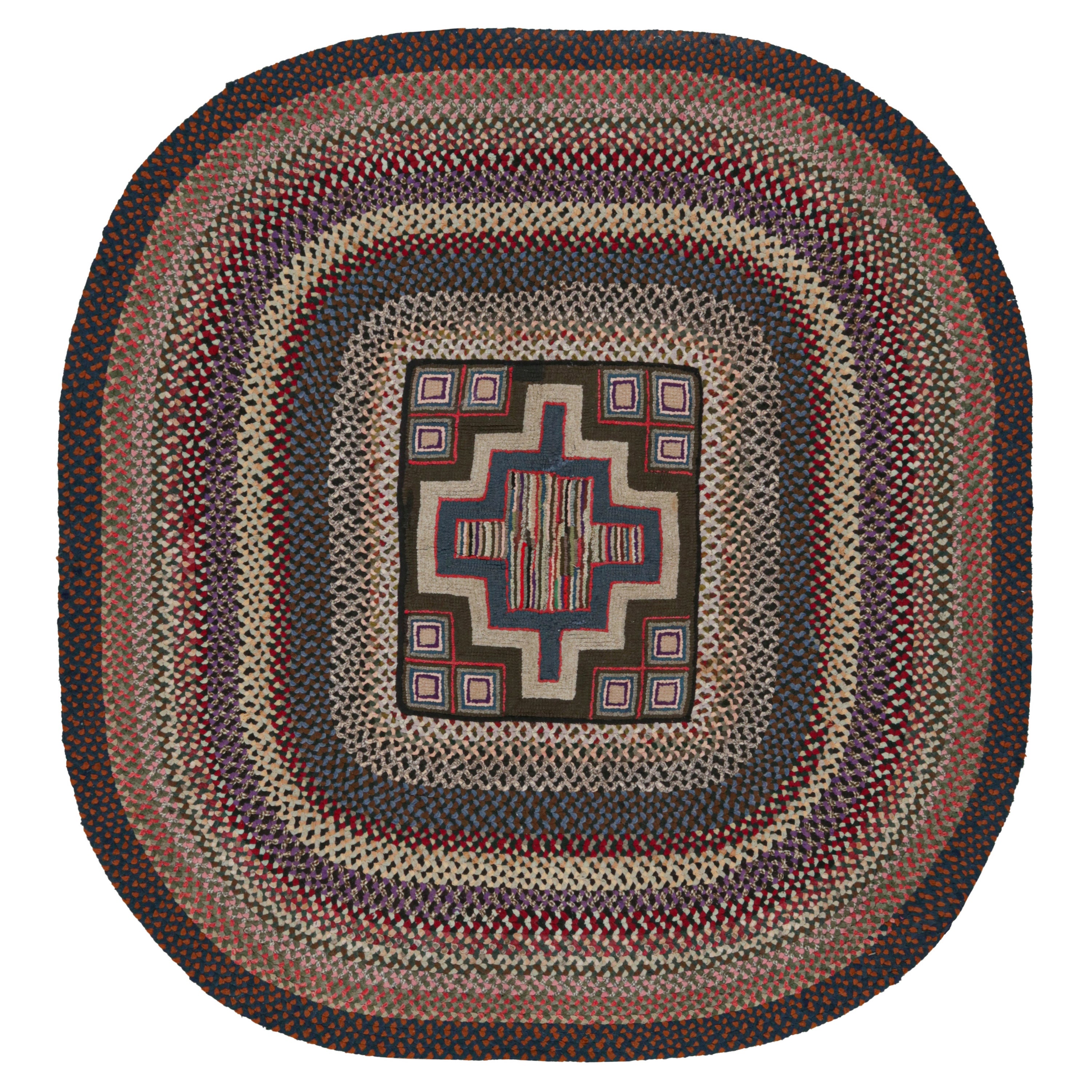 Antiker ovaler Hakenteppich mit Streifen und geometrischen Mustern, von Rug & Kilim im Angebot
