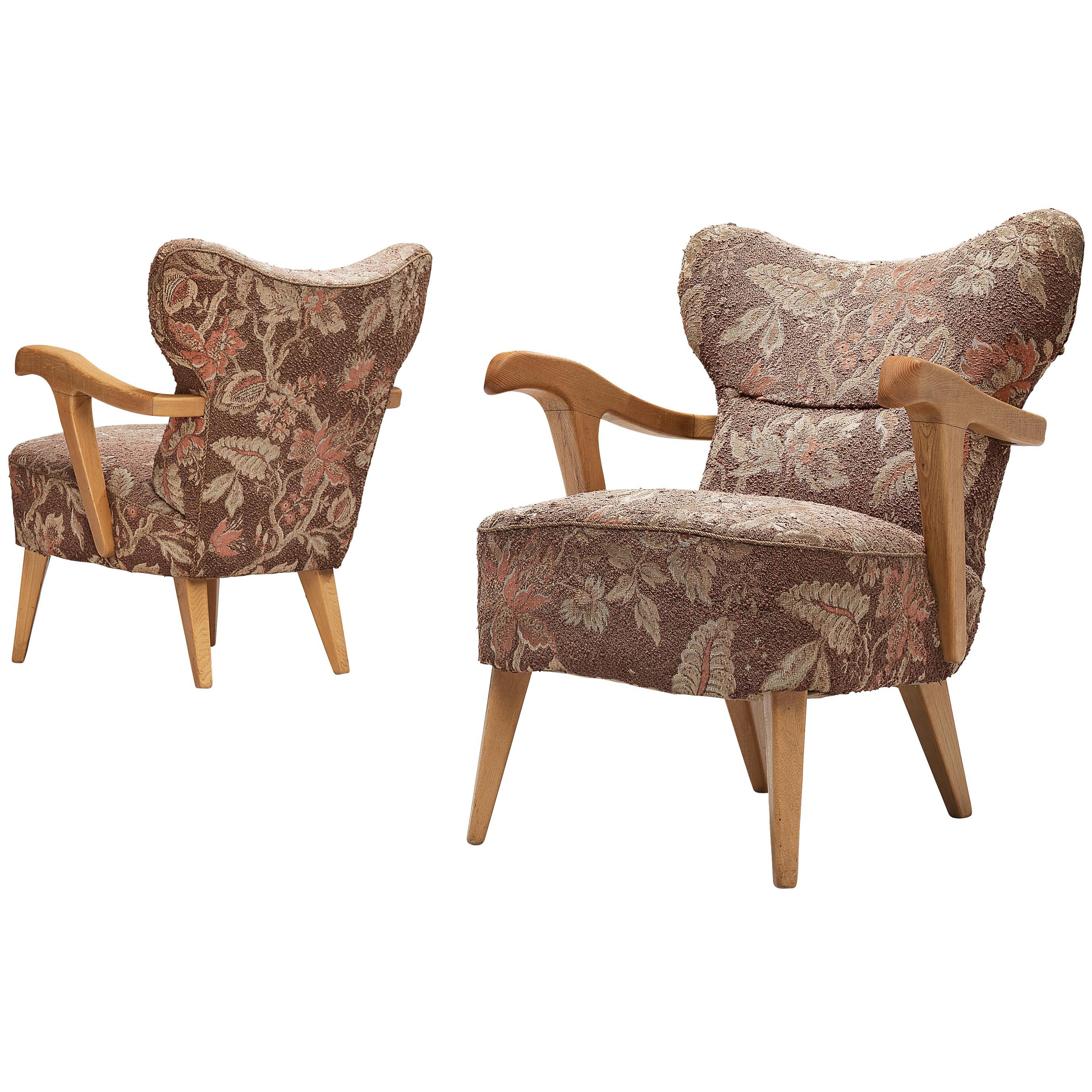 Pair of Sculptural Italian Lounge Chairs in Oak and Floral Upholstery  For Sale