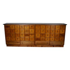 Gran botica industrial holandesa de haya / armario escolar, mediados del siglo XX
