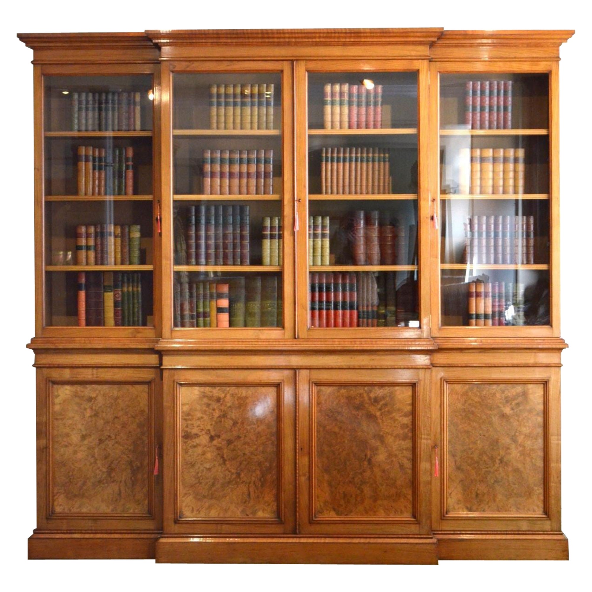 Viktorianisches Bücherregal aus Nussbaum im Angebot