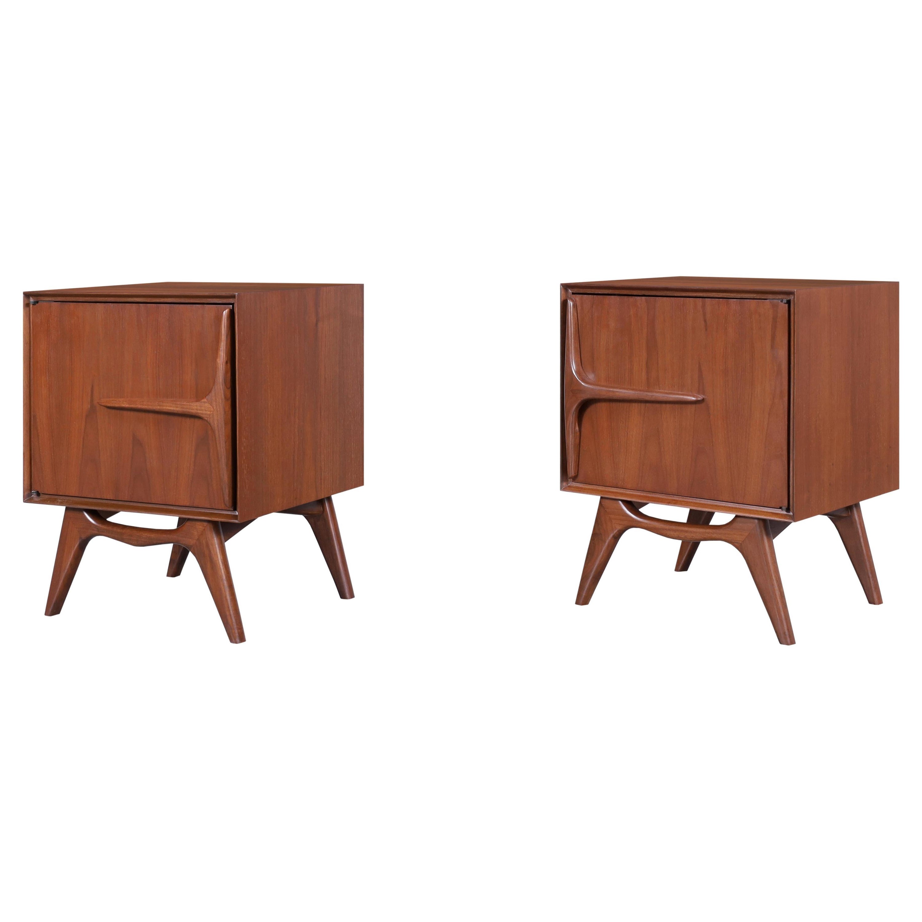 Mid-Century Modern Walnut Sculptural Nightstands For Sale