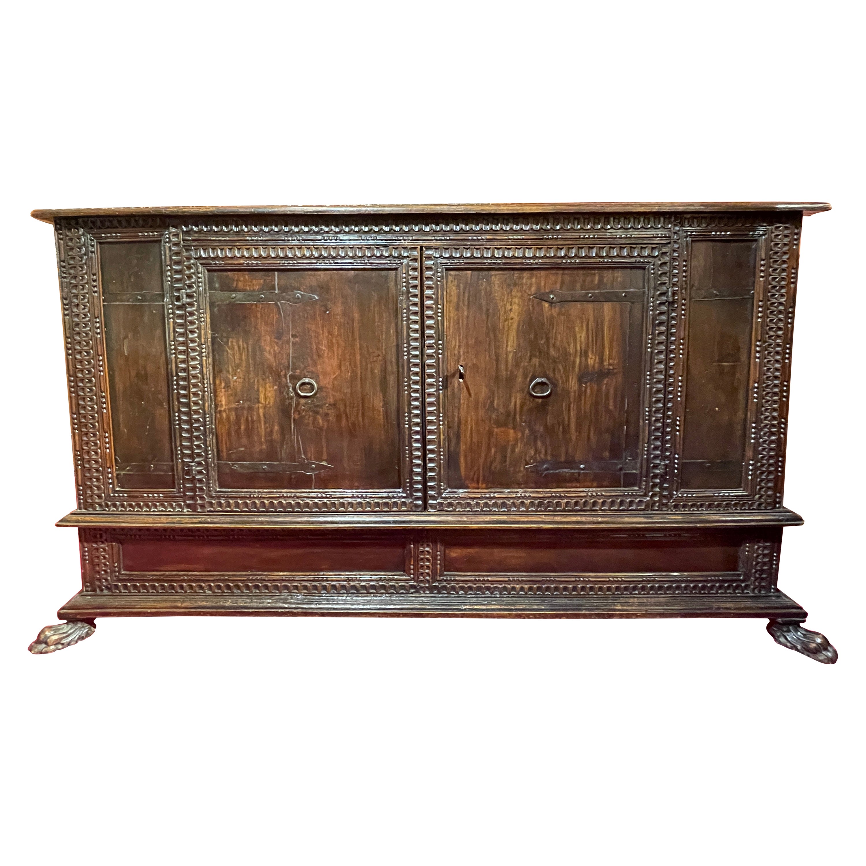 Important and sober Italian Renaissance Credenza For Sale