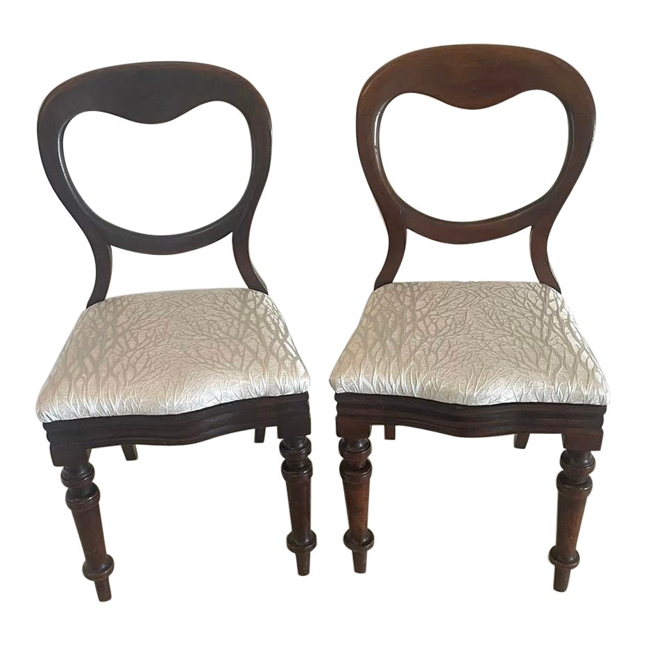 Paire de chaises d'appoint anciennes de qualité victorienne en acajou  en vente