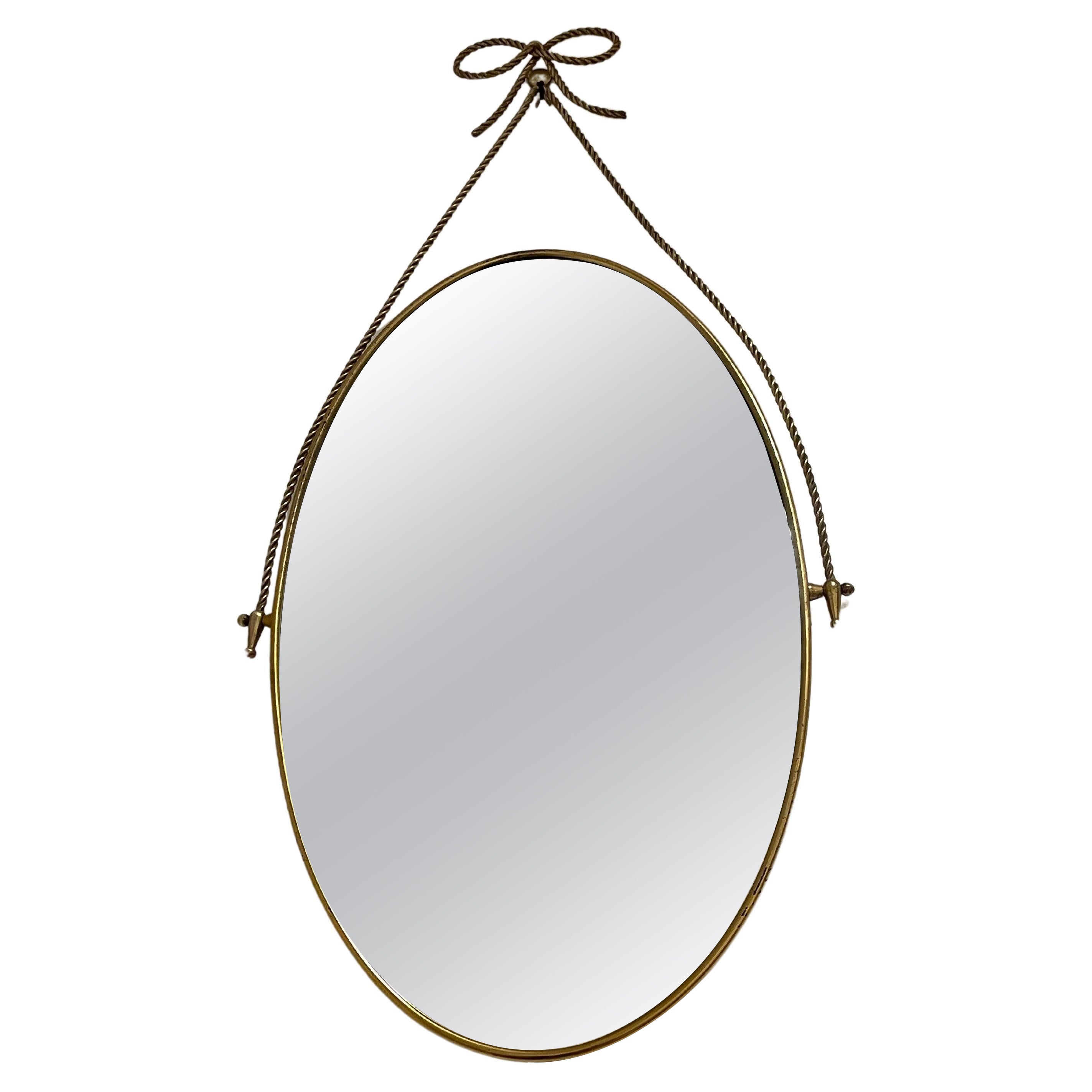 Miroir ovale avec cadre et motif en laiton 1950, fabrication italienne en vente