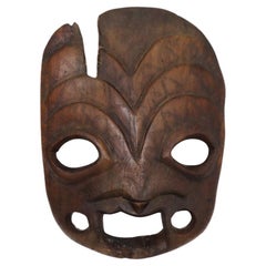 Scultura da parete con maschera tribale antica intagliata a mano di Oak