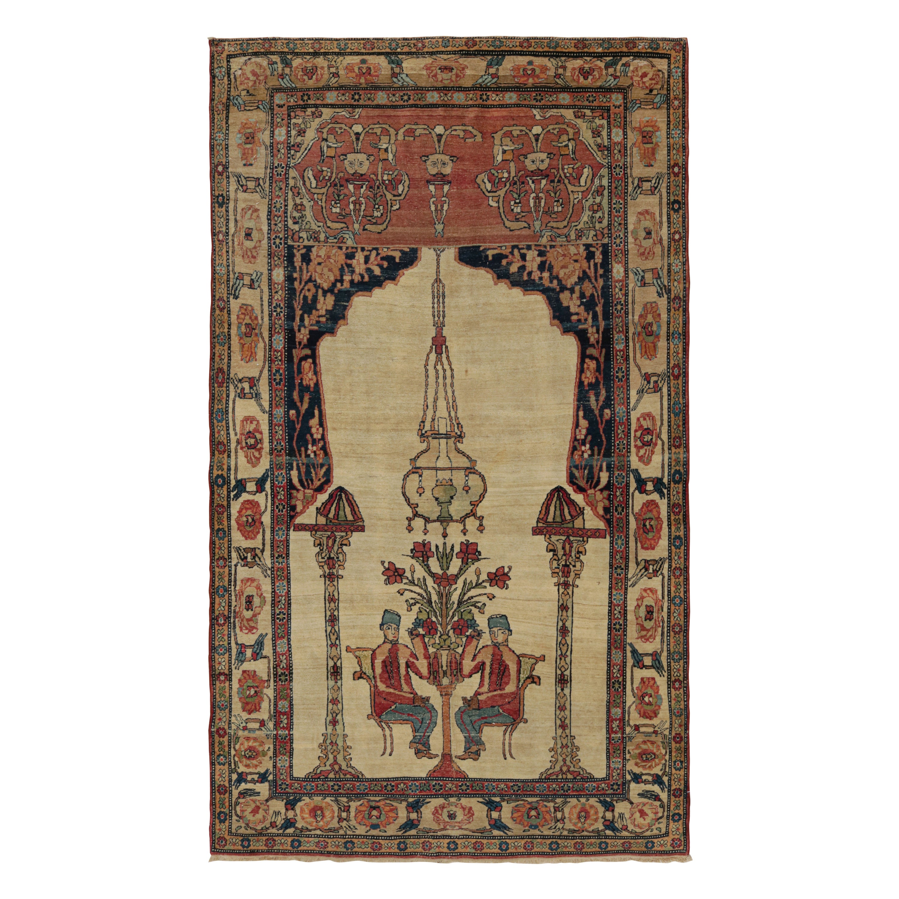 Antiker persischer Kerman Lavar Teppich in Beige mit Malereien, von Rug & Kilim im Angebot