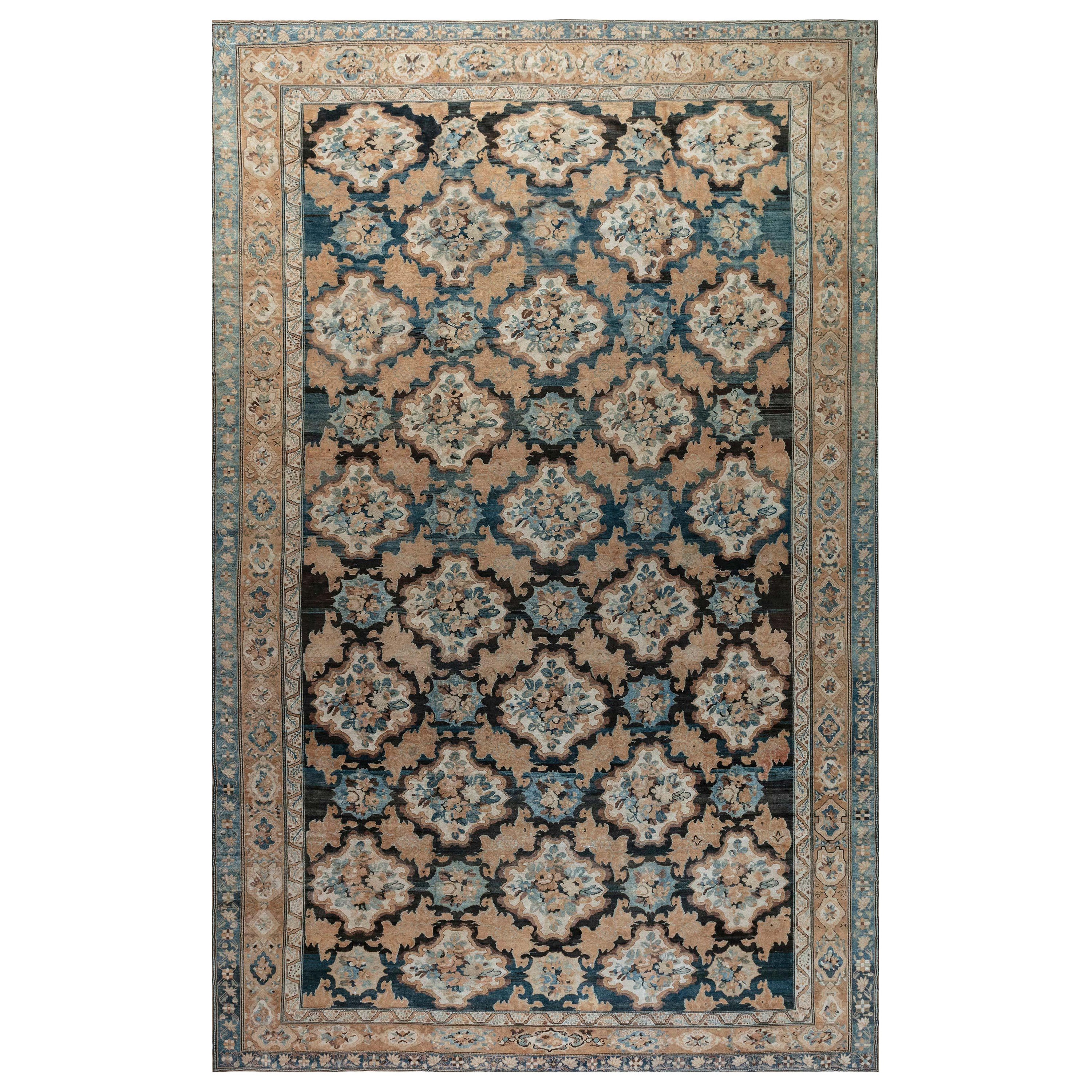 Tapis surdimensionné en laine antique persane Bakhtiari à motifs floraux en vente