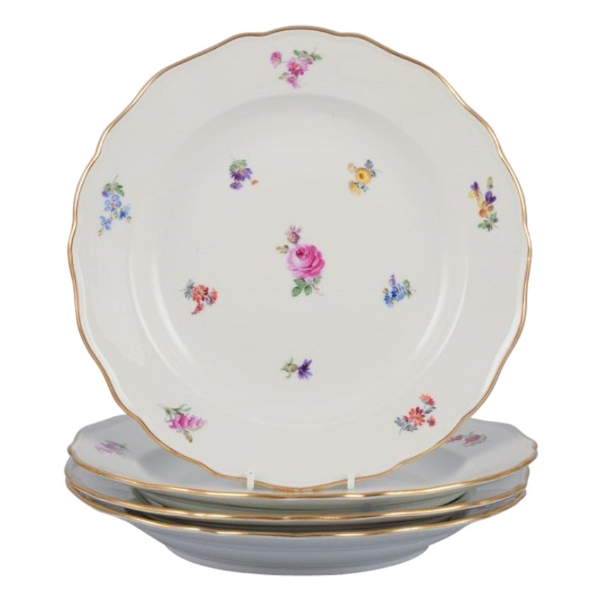 Meissen, Germany. Set of four dinner plates in porcelain. Early 20th C.