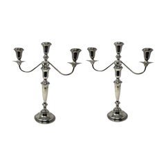 Paire de candélabres américains anciens en argent sterling transformés en chandeliers.