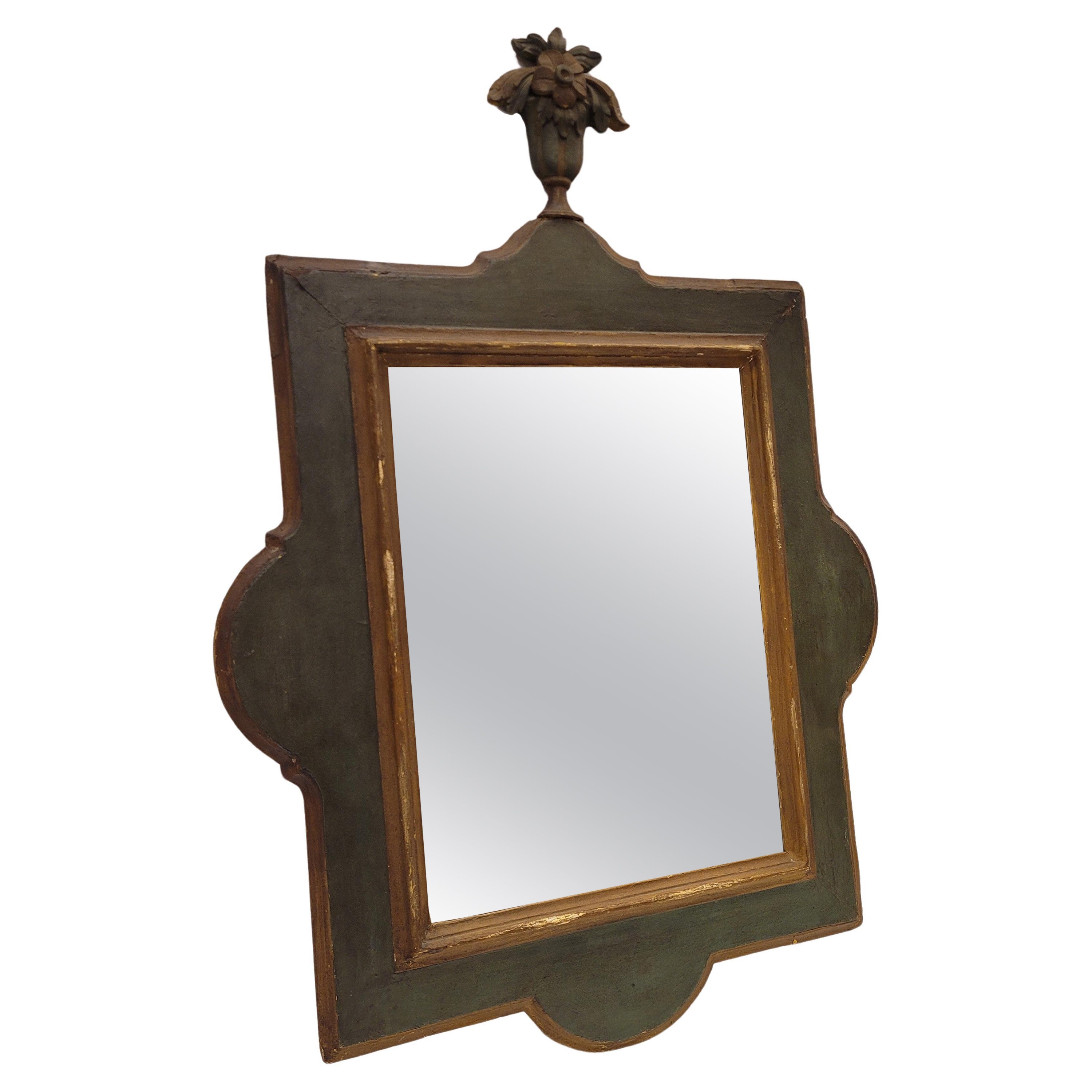 Miroir provençal français en bois vert et doré en vente