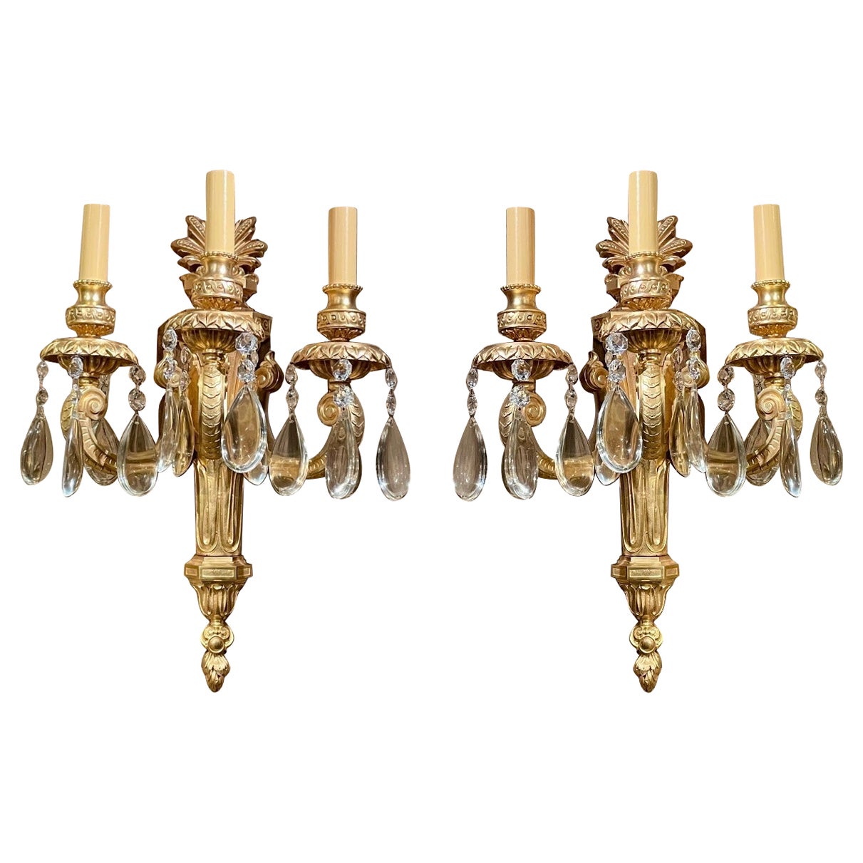 Coppia di antiche luci Chateau della Reggenza francese in ormolu, CIRCA 1840-1850. in vendita