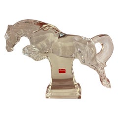 Grande sculpture de cheval sautant en cristal de Baccarat