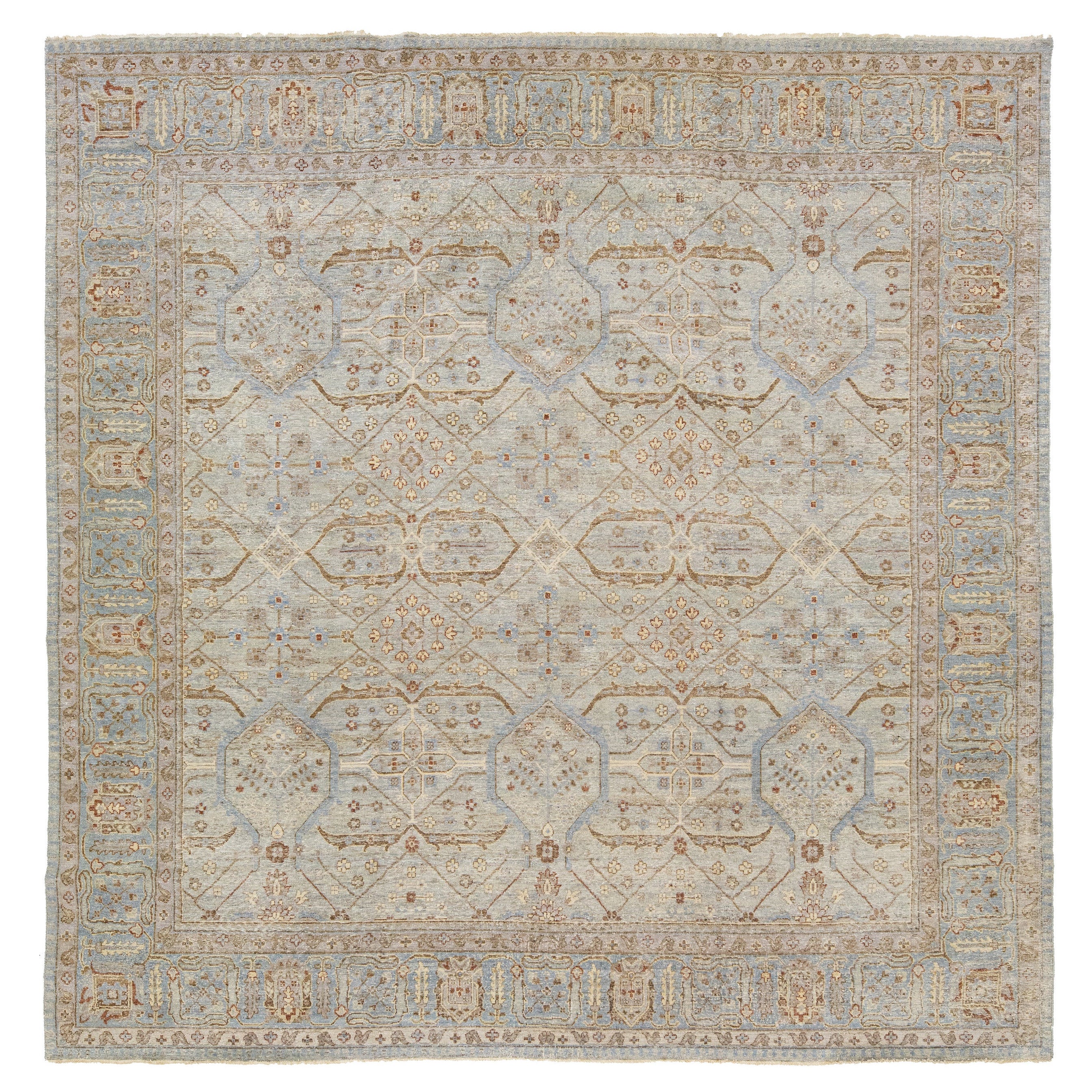 Moderner indischer handgefertigter geometrischer Teppich aus Wolle in Hellgrau von Apadana im Angebot