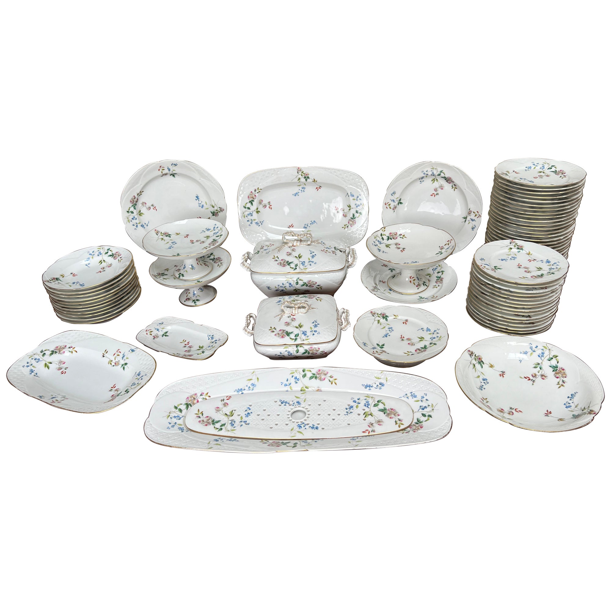 Grand ensemble de vaisselle française de style Louis XV en porcelaine rose et bleue en vente