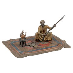 Orientalista  Pintado en frío Vienna Bronze Hombre sobre alfombra con rifle  Bergmann hacia 1900