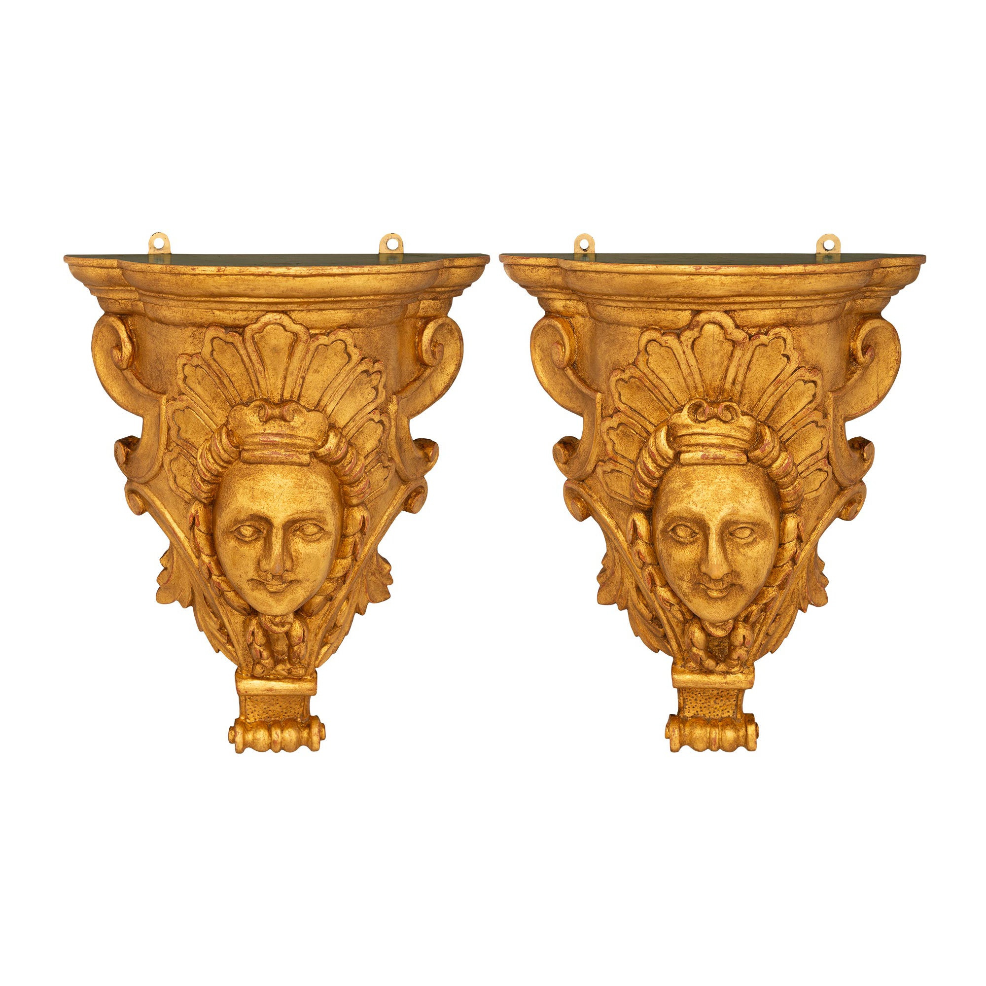 Paire de supports muraux italiens Louis XVI du 19ème siècle en bois doré en vente