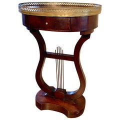 Table d'appoint à un tiroir de style harpe ou lyre française de la fin du XIXe siècle