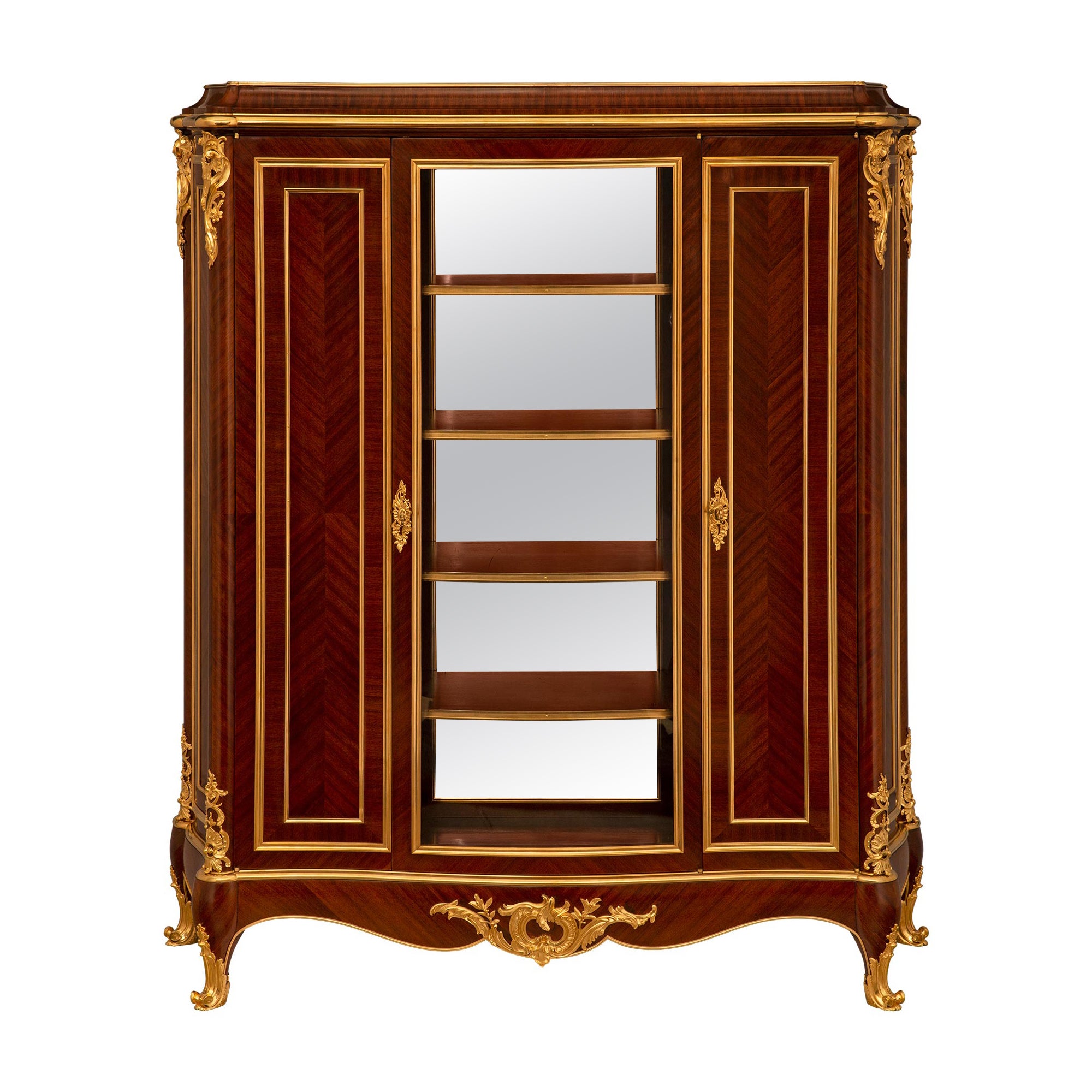 Meuble de rangement/Vitrine Louis XVI du 19ème siècle en ormolu et tulipier de style français en vente