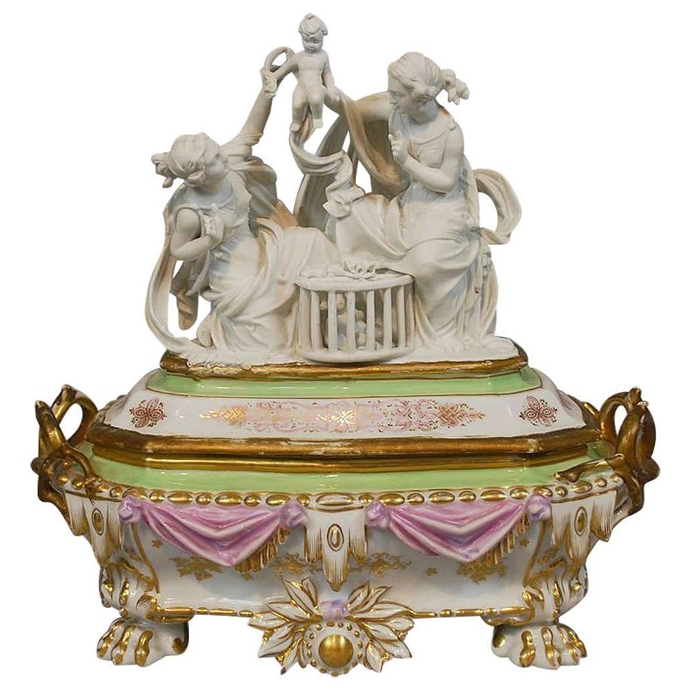 Ancienne boîte à bijoux en porcelaine de Paris - Coffret à bijoux - Sculpture de Bisque Parian - Rare en vente
