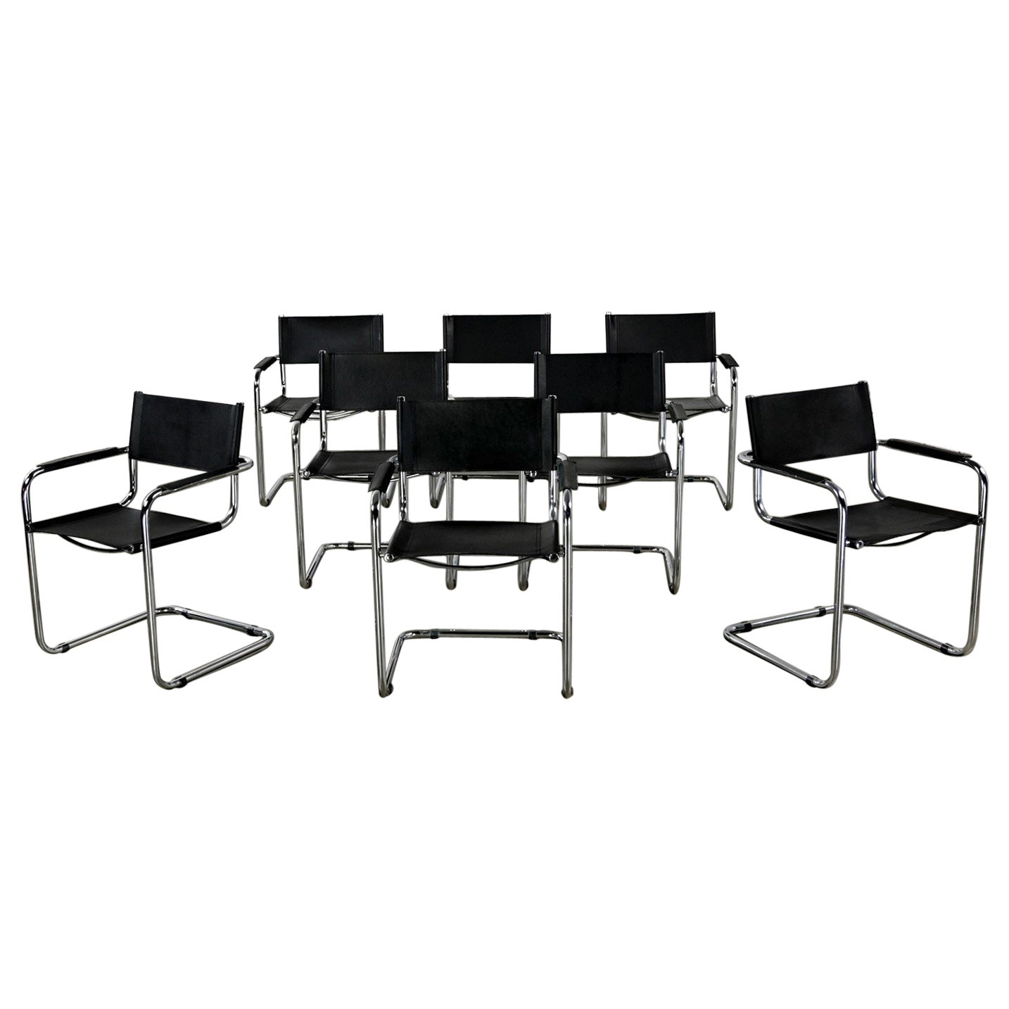 8 chaises italiennes Bauhaus à piétement luge en cuir noir et chrome Attribué à Mart Stam en vente
