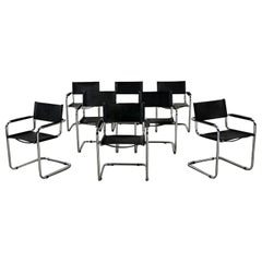 8 chaises italiennes Bauhaus à piétement luge en cuir noir et chrome Attribué à Mart Stam