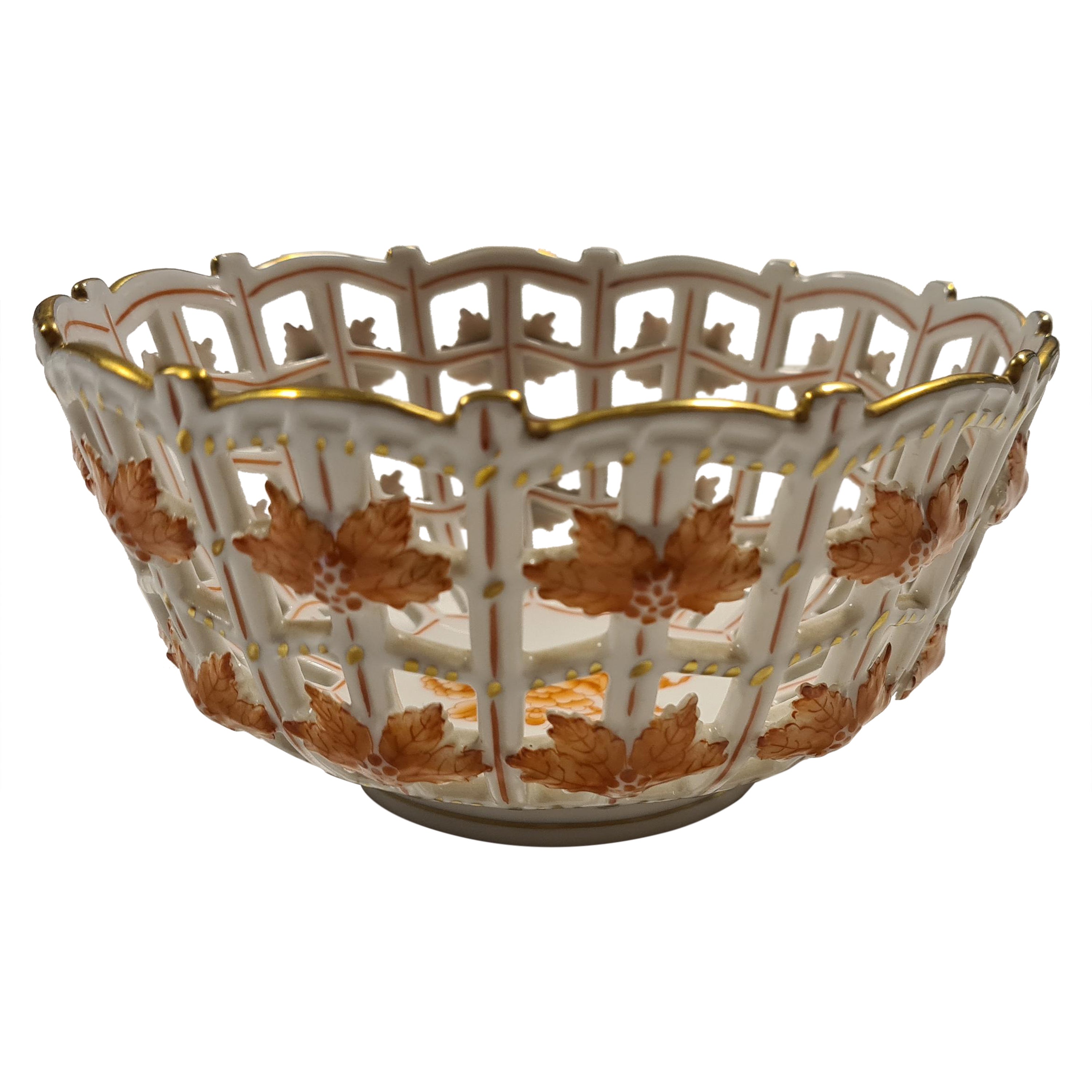 Porcelain basket from Herend Hungary For Sale
