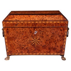 Caja de té de tejo con incrustaciones de estrellas y detalles de latón, Jorge III, siglo XVIII