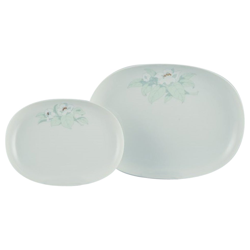 Tapio Wirkkala for Rosenthal Studio-linie. Two oval dishes with a flower motif. For Sale