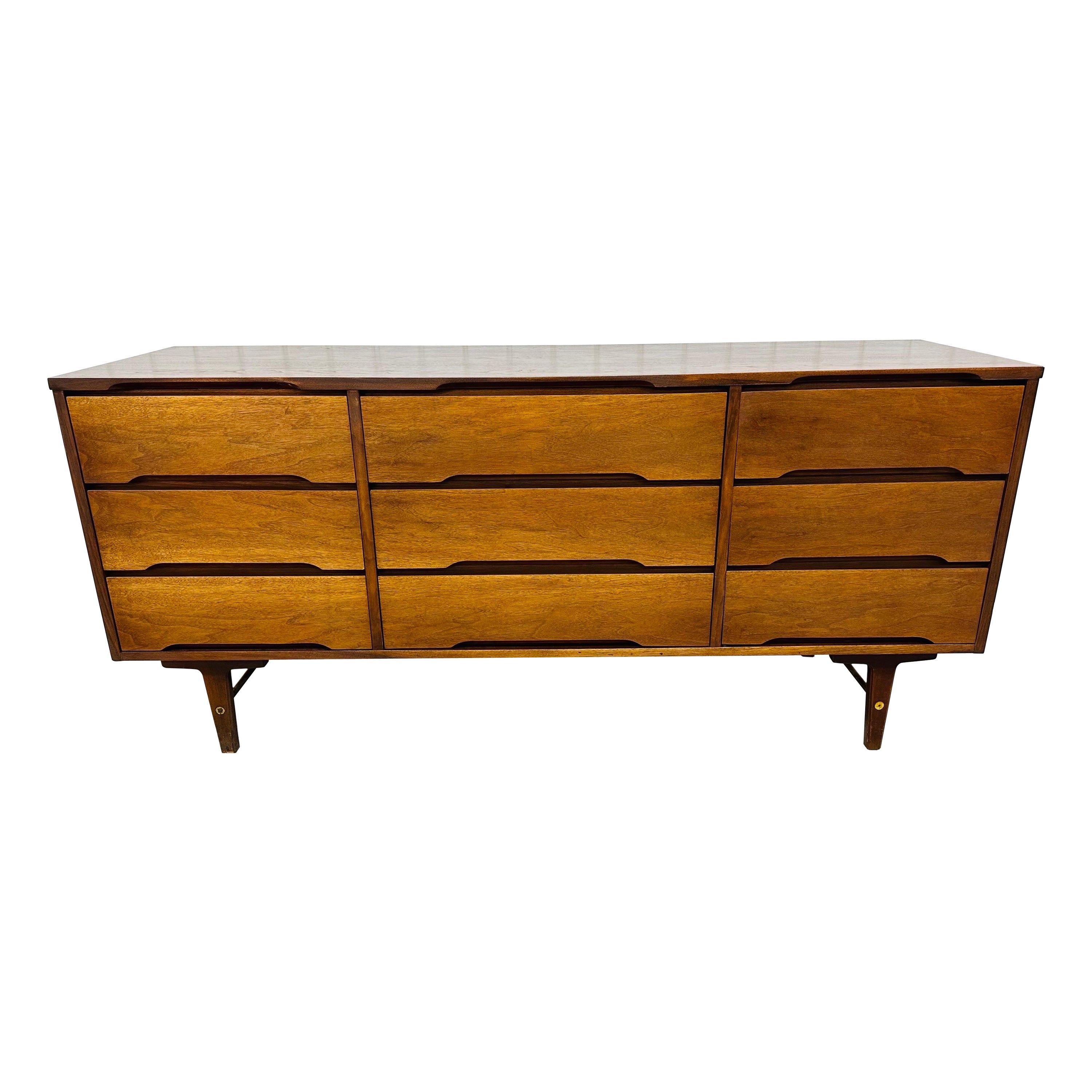 Mid-Century Modern Stanley 9-Drawer Walnut Dresser For Sale