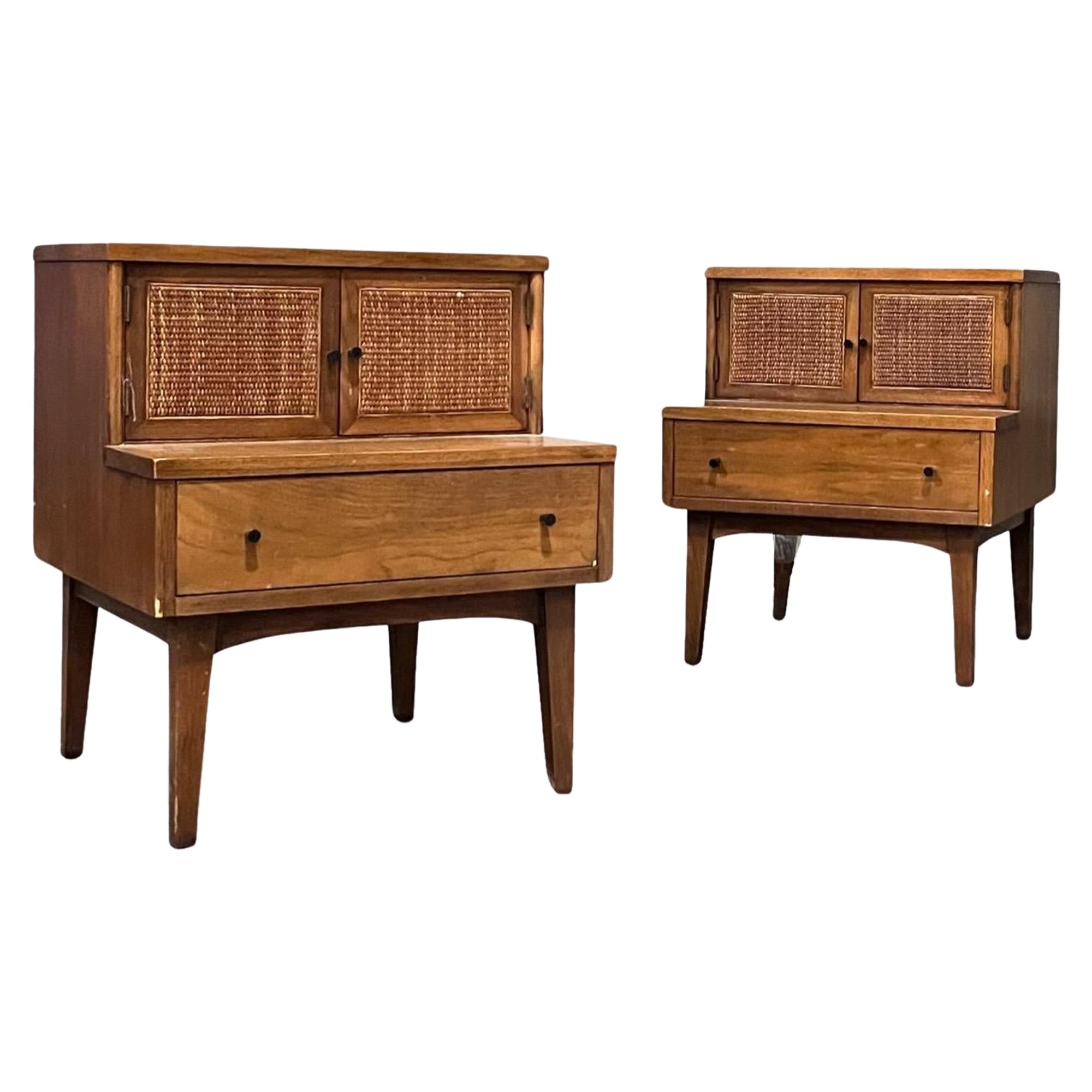 American of Martinsville Vintage Mid Century Modern Pair of Nightstands c. 1960s For Sale