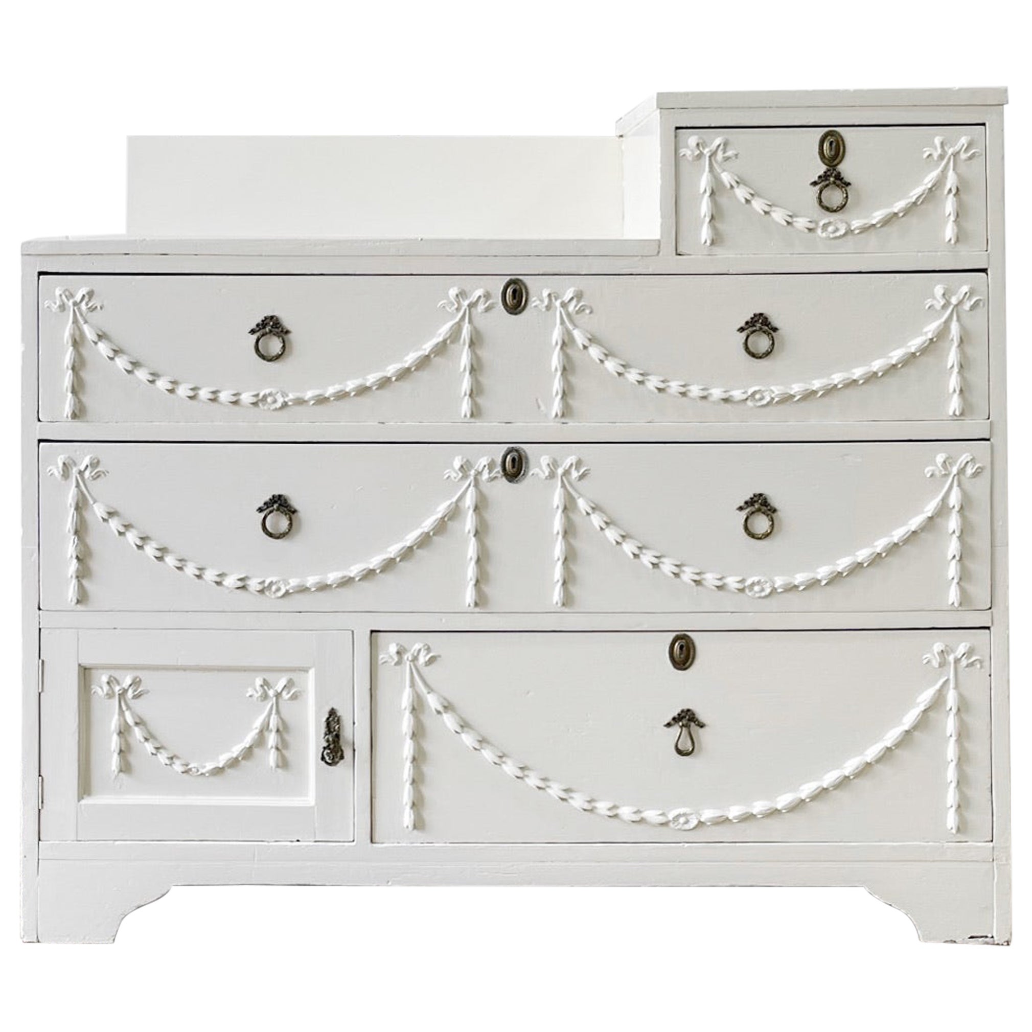 The English Country House Antiques Chest of Drawers Dresser (Commode) en vente