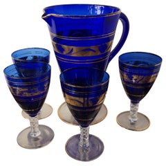 4 Gobelets et carafe en verre de Murano bleu cobalt et or, milieu du 19e siècle