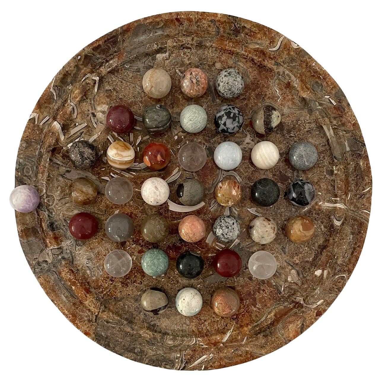Antikes französisches Solitär-Spielbrett aus Marmor mit Natursteinen 