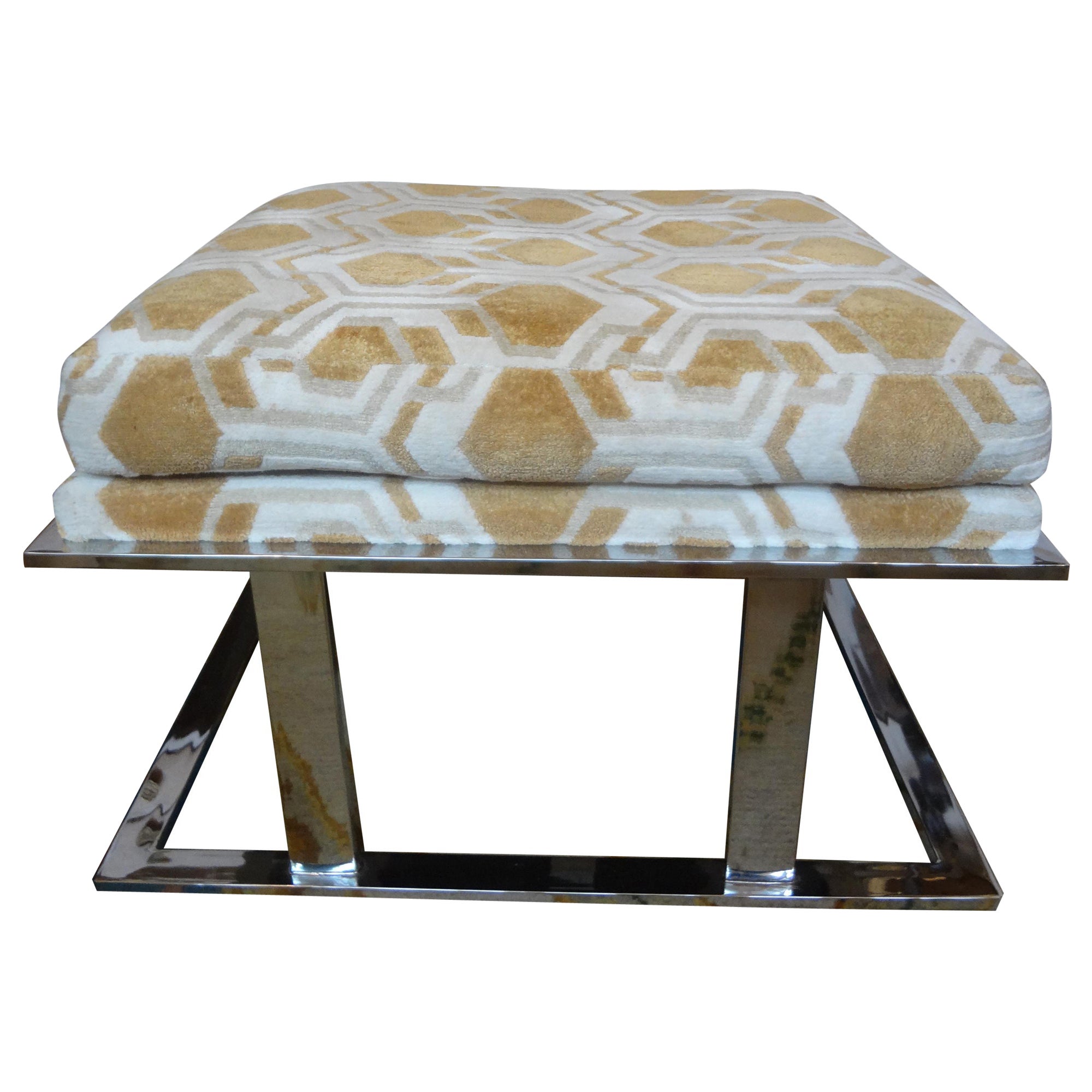 Large Milo Baughman For Thayer Coggin Chrome Ottoman.
This stunning mid century modern chrome ottoman by Milo Baughman for Thayer Coggin is in very good condition with the original fabric. It was rarely used, very comfortable and retains the