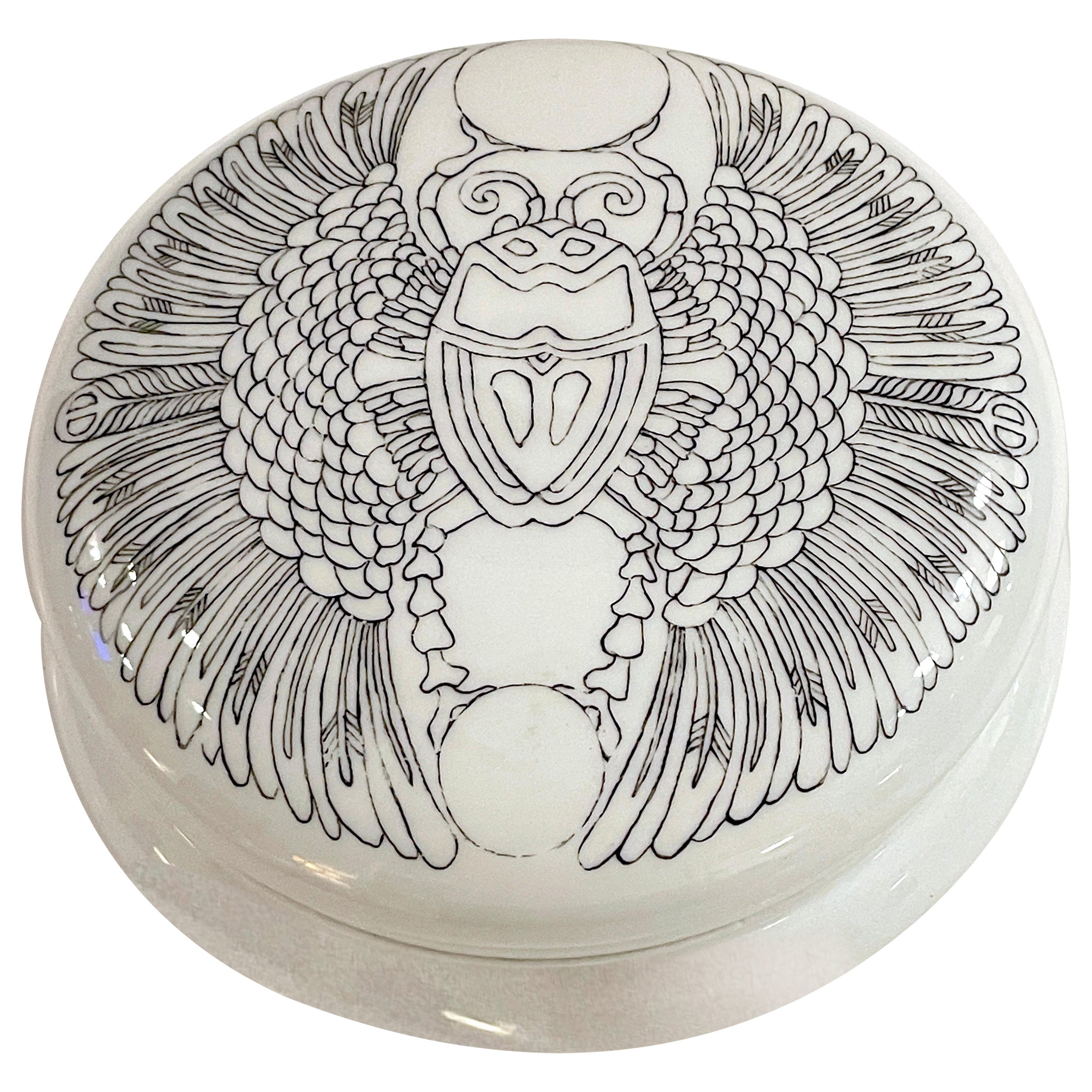 T&V Limoges Boîte à motifs de scarabées Egyptomania noir et blanc en vente