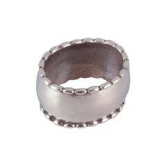 Rare and early Georg Jensen napkin ring in 830 silver. 