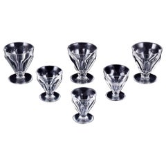 Baccarat, France. Set of six Art Deco glasses in faceted crystal glass. 