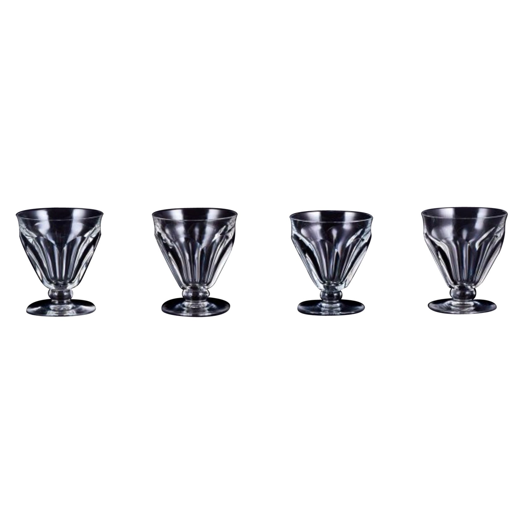 Baccarat, France. Set of four Art Deco red wine glasses in crystal glass