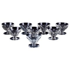 Baccarat, France. Set of eight Art Deco champagne coupes in crystal glass