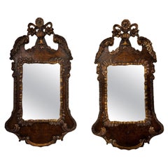 Paire de miroirs Queen Anne hautement décoratifs