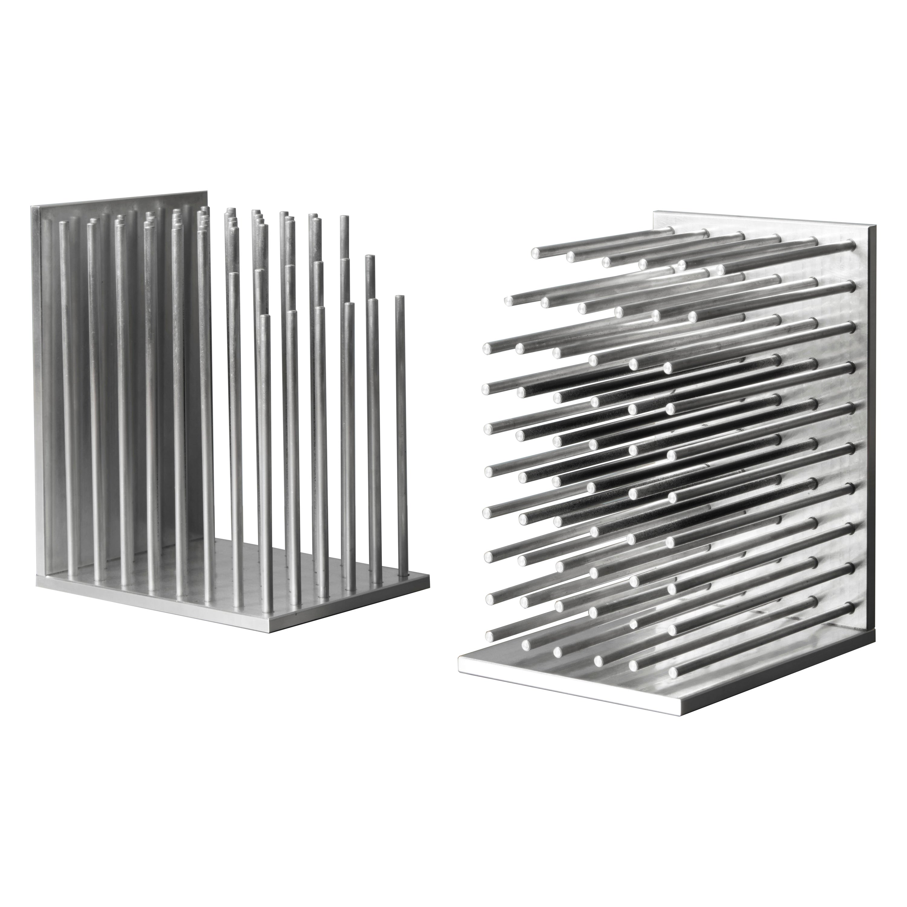 Silber Industrielle modernistische Silber-Buchstützen aus Aluminium und Gummi „Die Farbe der Luft“  im Angebot