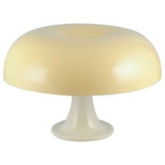  Giancarlo Mattioli pour Artemide, Italie. Lampe de table Nesso vintage.  1980s