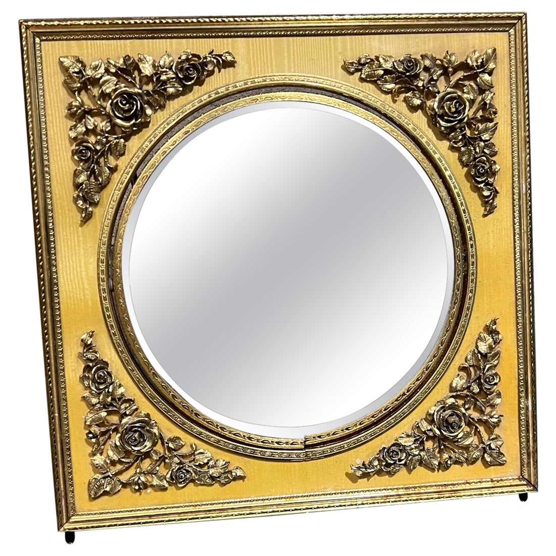 Miroir de courtoisie en or du milieu du 20e siècle The Ornamental en vente
