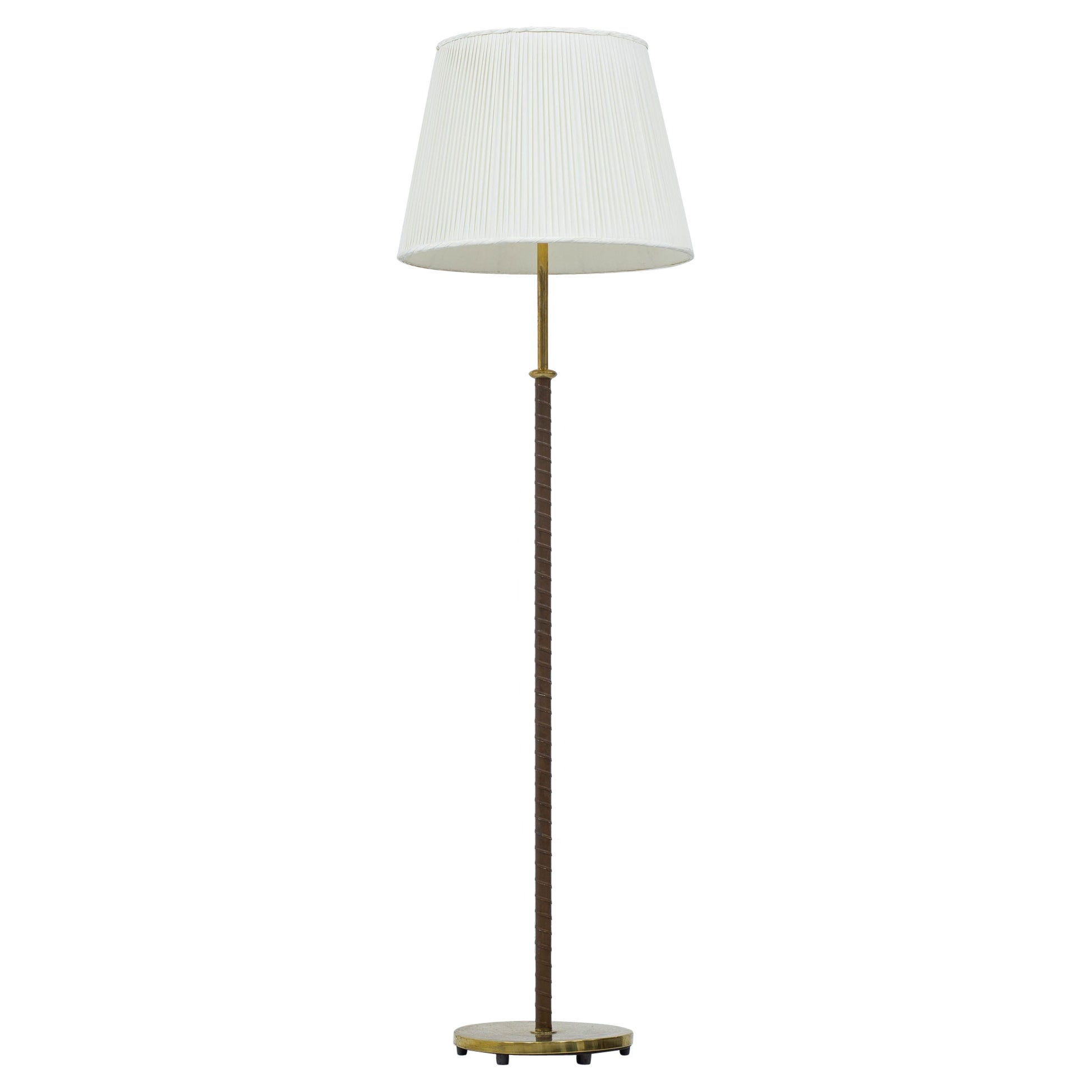 Floor lamp with leather and brass by Harald Notini, Böhlmarks, Sweden, 1950s For Sale