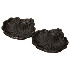 Paar französische Muschelschalen aus geschnitztem Eisen aus der Mitte des 19. Jahrhunderts Vide-Poches