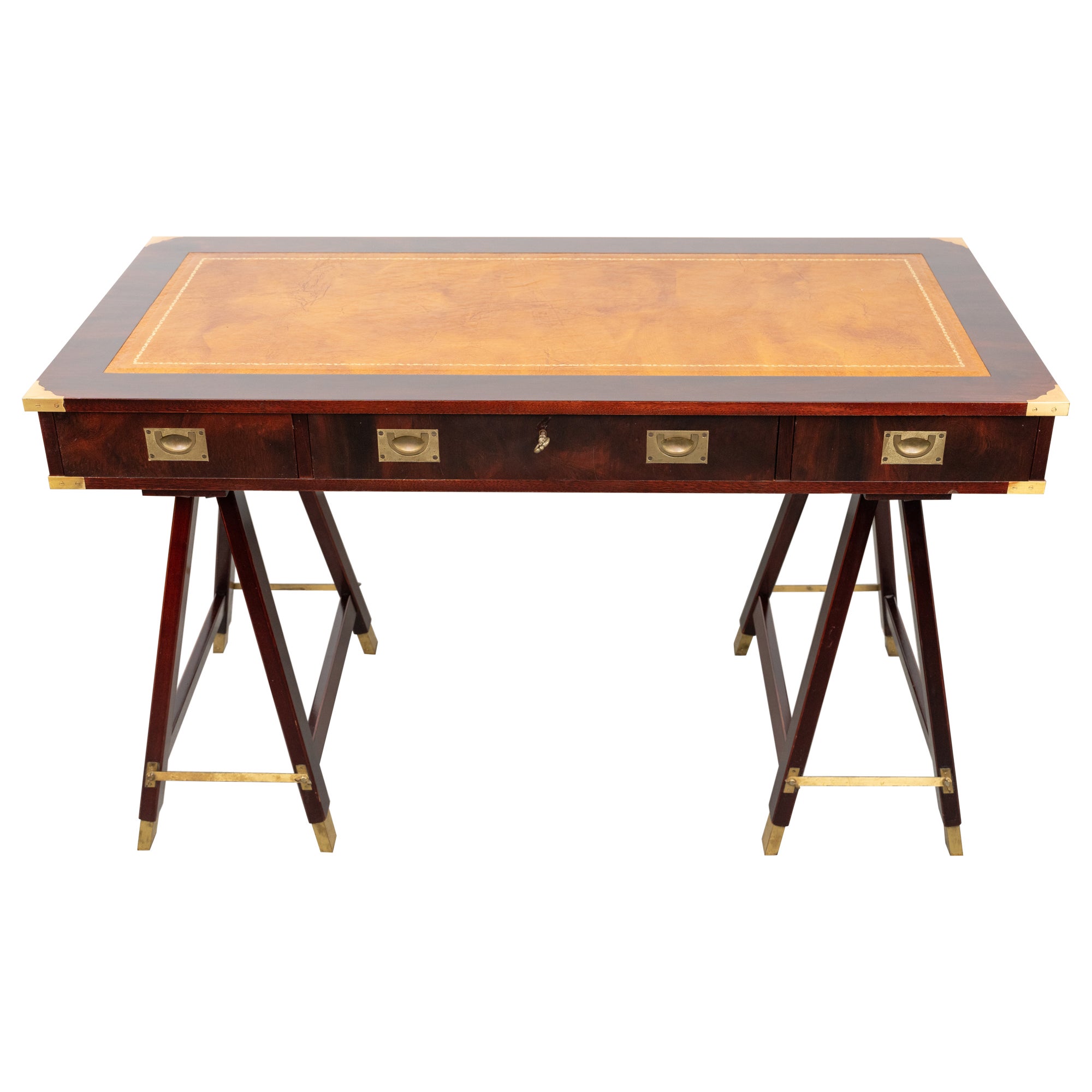Table de bureau militaire de style Campaigner en Wood, laiton et cuir, Italie, années 1960 en vente